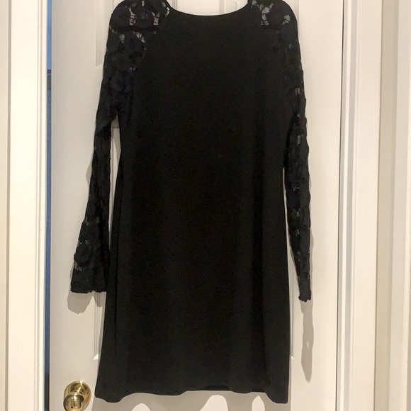 Black Dress with Lace details - Picture 3 of 3